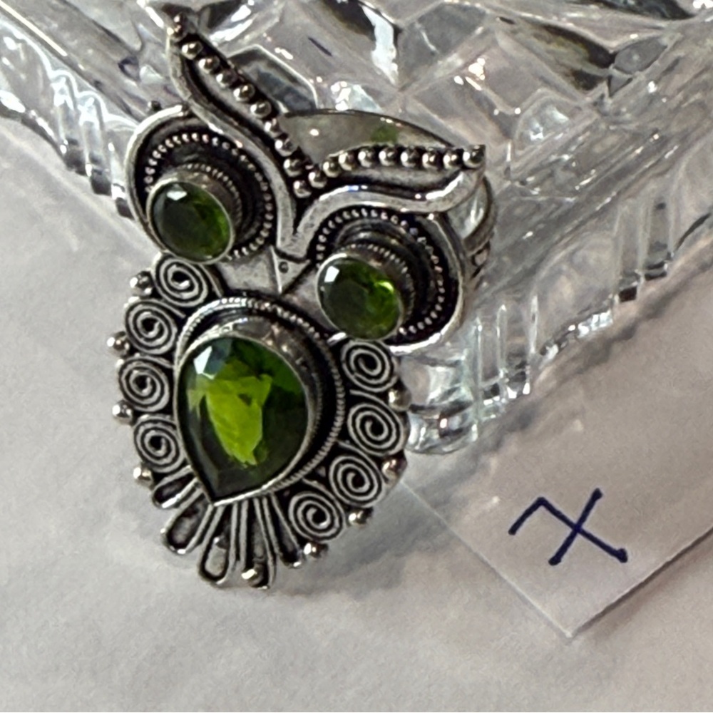 🆕 “Wise Glow: Artisan Peridot Owl Ring in Sterling Silver” Size 7 🆕 - Picture 6 of 16